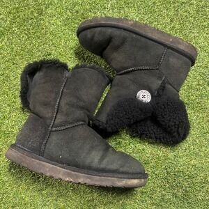 Black UGG boots, worn but still in good condition‎ #UGGboots